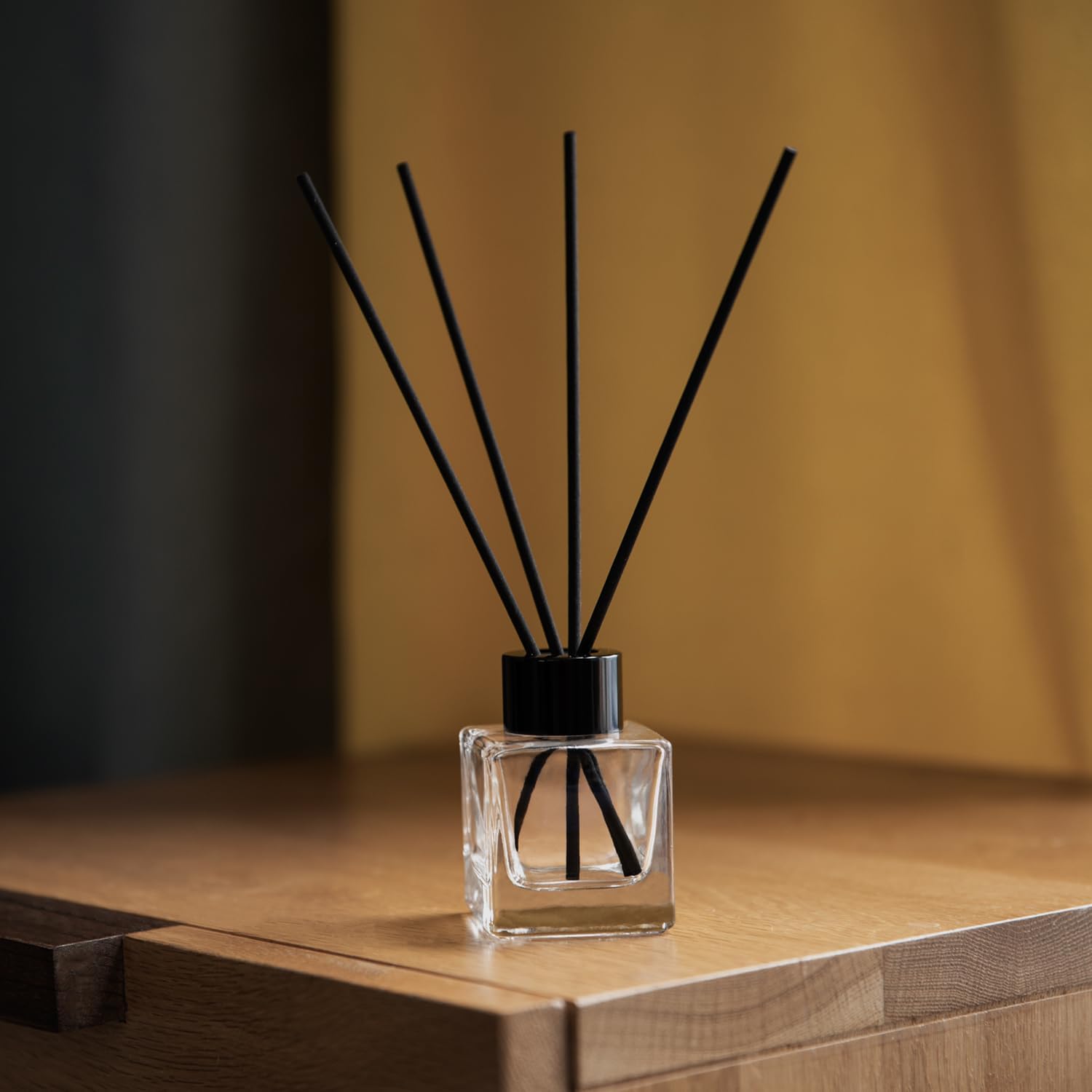 4PCS Refillable Fragrance Glass Diffuser Bottles with Reeds Stopper Funnel and 50ML Capacity